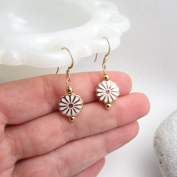 Enamel Daisy flower earrings - Picture 1 of 7